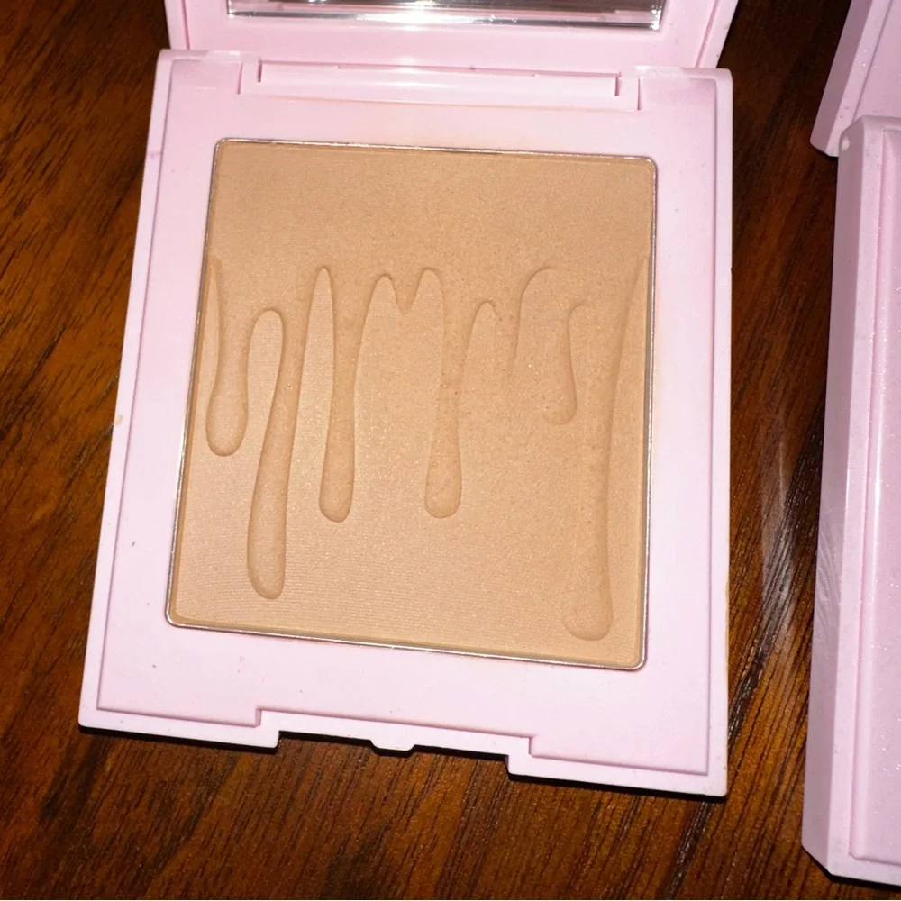 Kylie Cosmetics face powders - highlight and bronzer